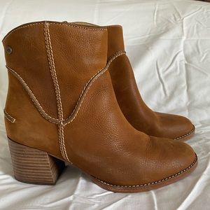 UGG Bandara leather ankle boot 8.5